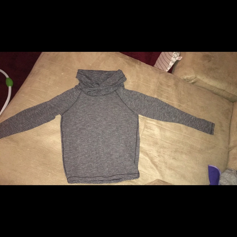 COPY - Lululemon pullover - Picture 2 of 3